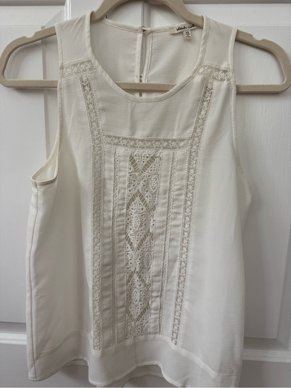 bleuh ciel Cream Lace-Front Tank Top